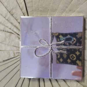 Vera wang compact magnifying mirror